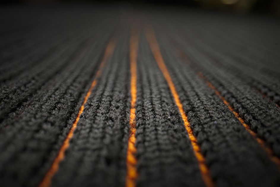 Adaptive knitting piece