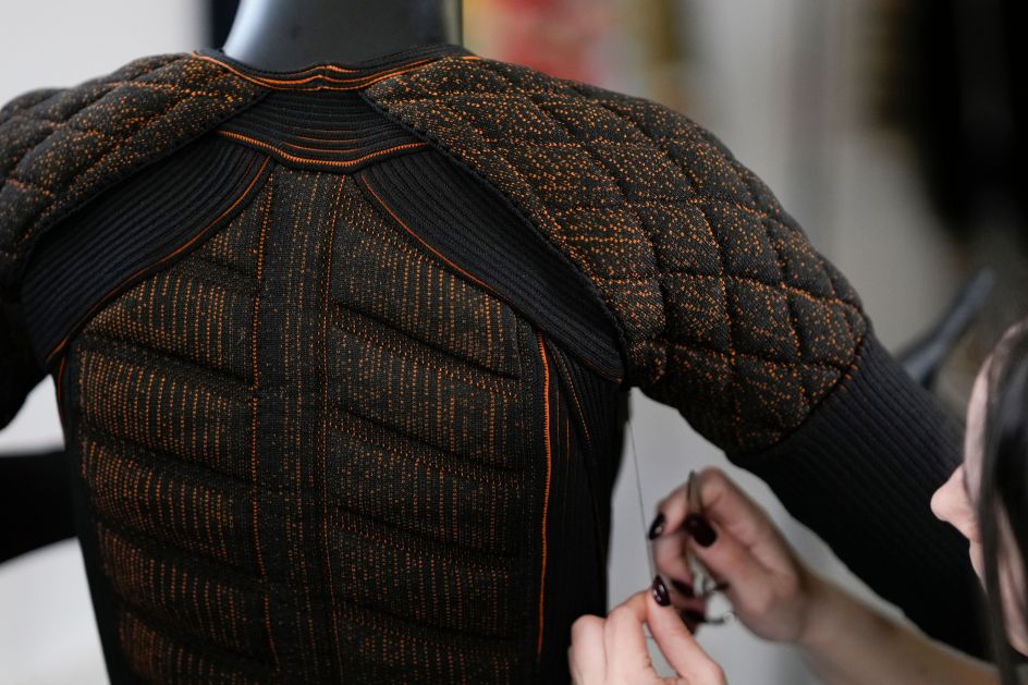 Adaptive knitting piece